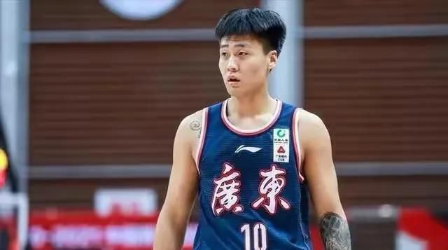 上半场补时3分钟，弗洛西诺内0-1尤文。